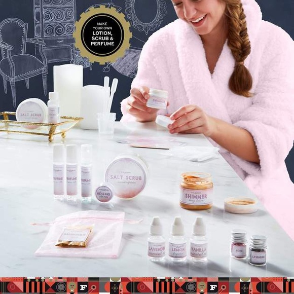 FAO SCHWARZ
Girls DIY Beauty Set - Picture 1 of 3
